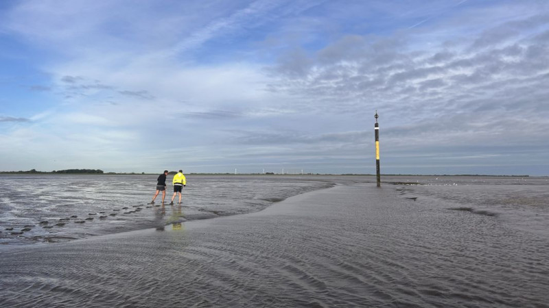 Fachleute der Papier- u. Kartonfabrik Varel auf dem Weg zum Brauchwasserauslauf